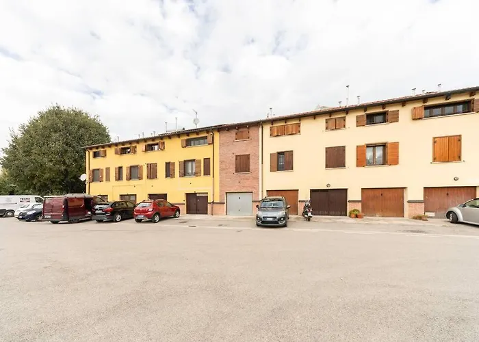 Appartamento Unico a Bologna con 3 Camere e Parcheggio Gratuito