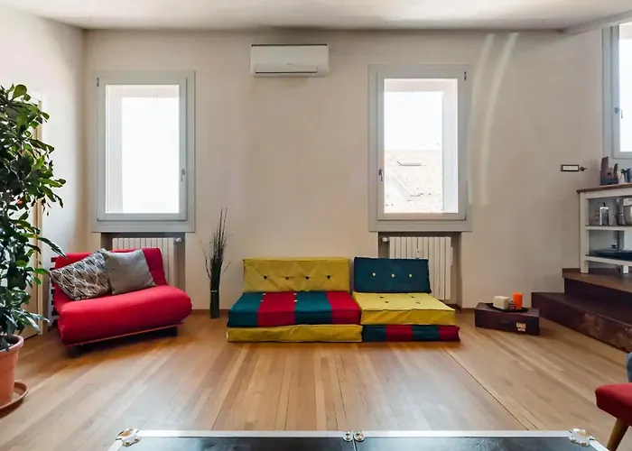 Bright&Peaceful Apartment in Historic Palazzo Bologna