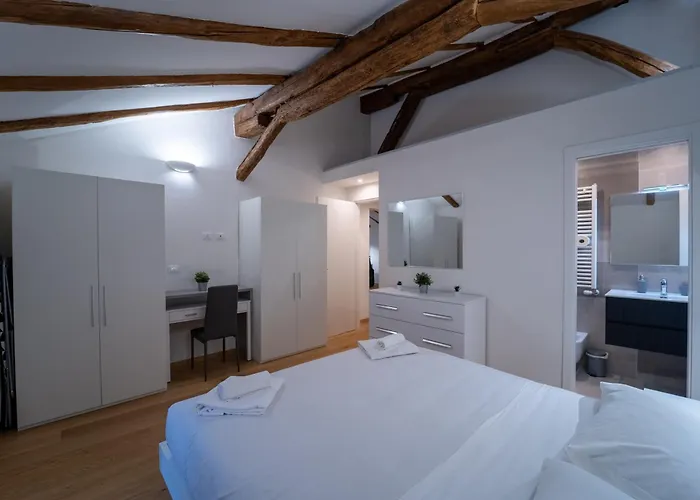 Realkasa Santo Stefano 46 Apt Bologna