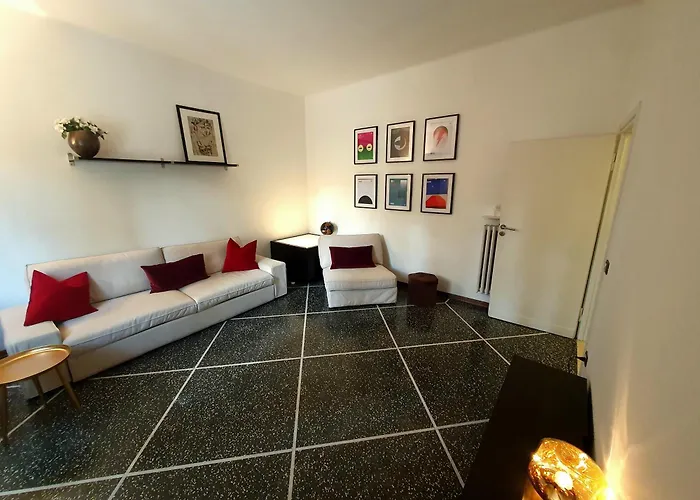 Spacious Three-Room Apartment In Saragozza Bologna