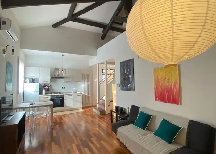 La Casa di Giulia, spazioso loft su due livelli a 10 minuti di macchina dal centro Bologna