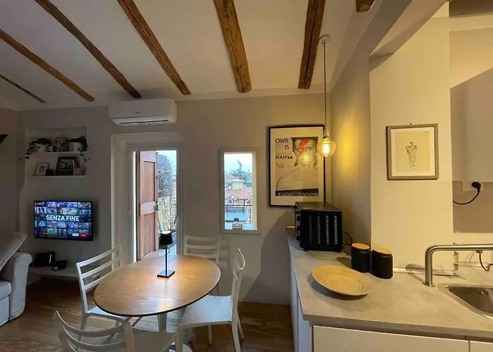 Romantic Attic Room With Panoramic View Bologna