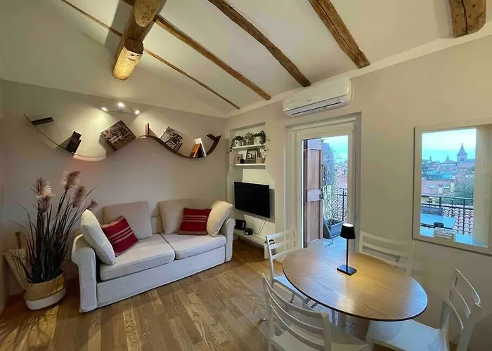 Romantic Attic Room With Panoramic View Bologna