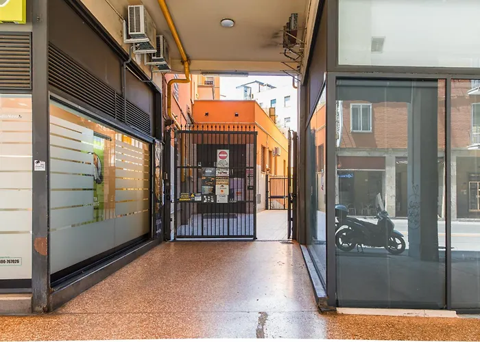 Nettuno Apartment - Private Garden in Bologna Center