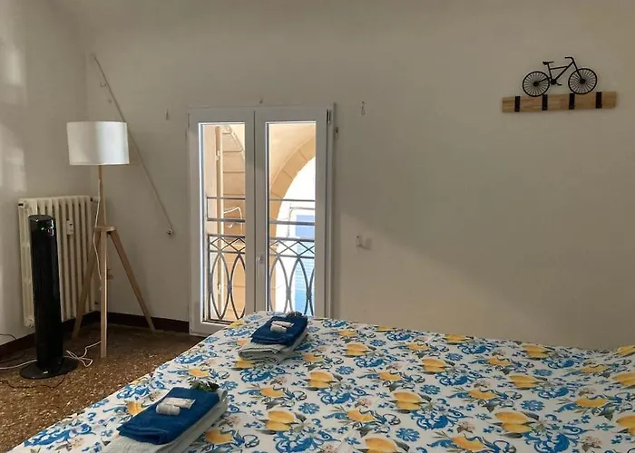 Portico Dei Servi Central Historical Apartment Bolonia