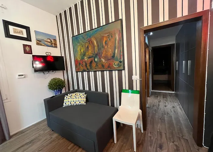Giraffe art Ducati BLQ apartment Bologna