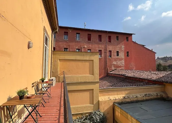 The Window On The Courtyard, Entire Apartment - La Finestra Sul Cortile, Intero Appartamento Bologna