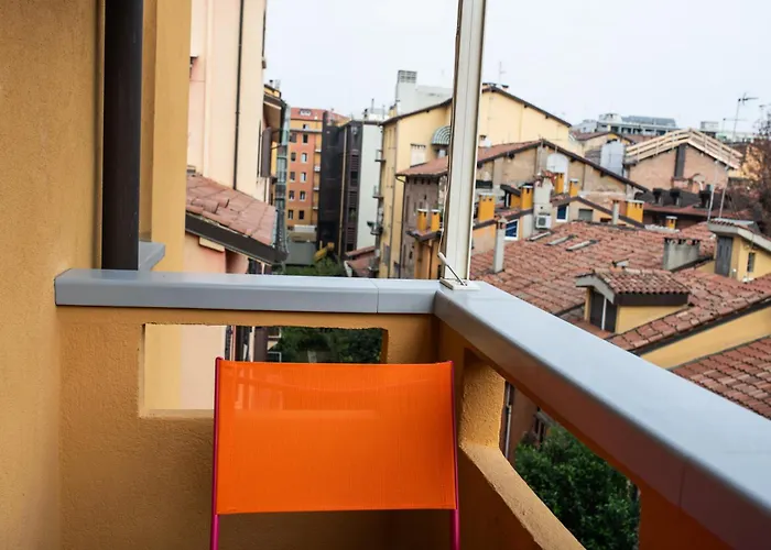 Morgana guarda il canale - CENTRO STORICO - FINESTRELLA -INDIPENDENZA - PIAZZA 8 AGOSTO - STAZIONE CENTRALE Bologna