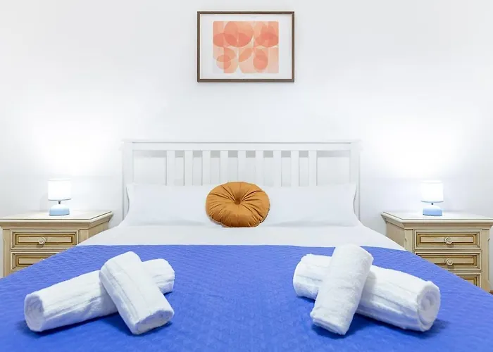 Private parking 3Bd Apartment near Piazza Carducci Bologna