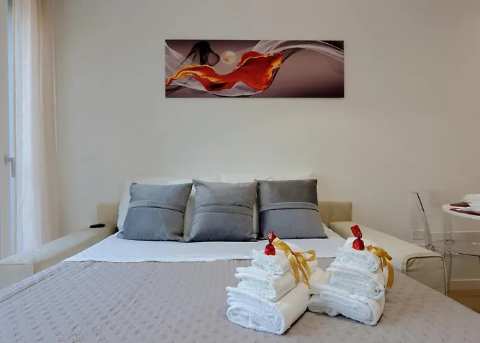 MASCARELLA SUITE - elegante design con patio nel centro storico Bologna
