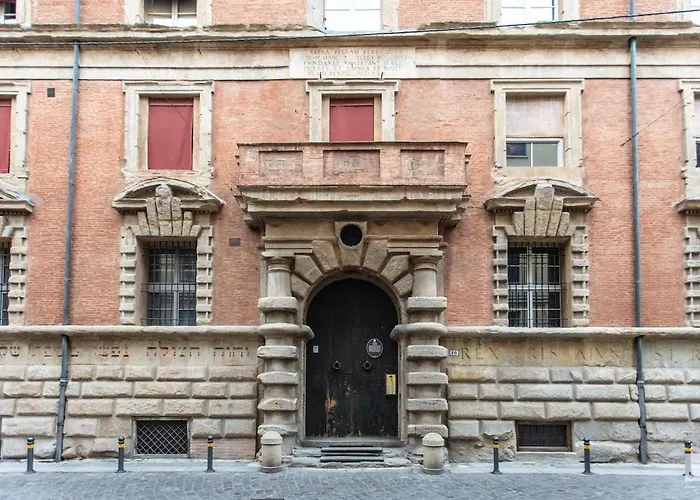 Design Suite In Historical Palace Bologna