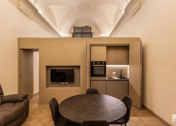 Design Suite In Historical Palace Bologna
