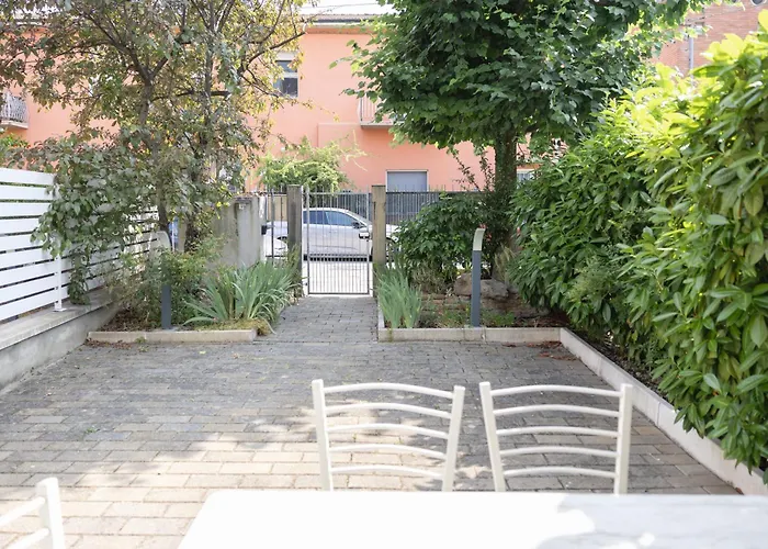 Bhh Bologna Holiday Home Private Garden Reserved Parking -Wwwbolognaholidayhomecom- House Garden Parking