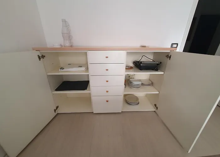Spacious Three-Room Apartment In Saragozza Bologna