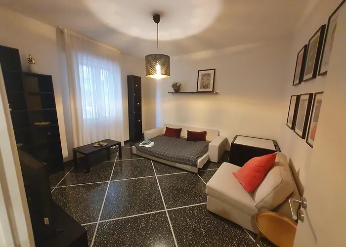 Spacious Three-Room Apartment In Saragozza Bologna