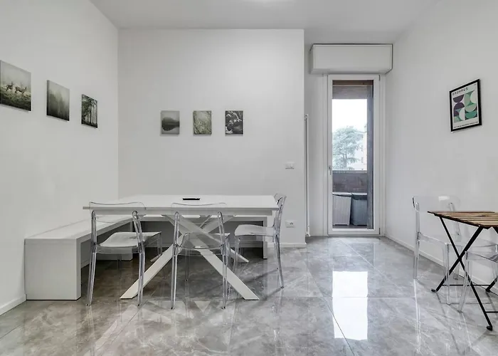 Grand 6 Bedroom Central Apartment 4 Baths & 1 Parking Bologna