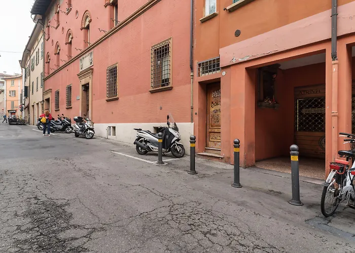 GuestHost - Bologna Central Studio