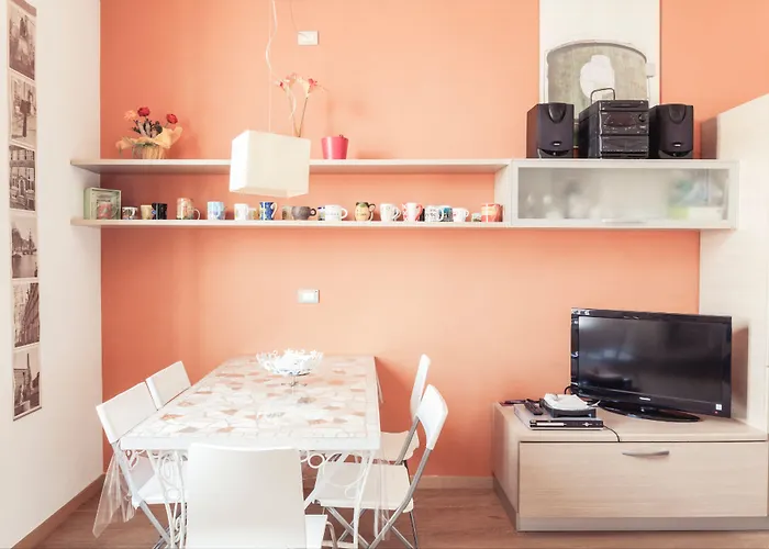Guesthost - Skyline Central Apartment Bologna