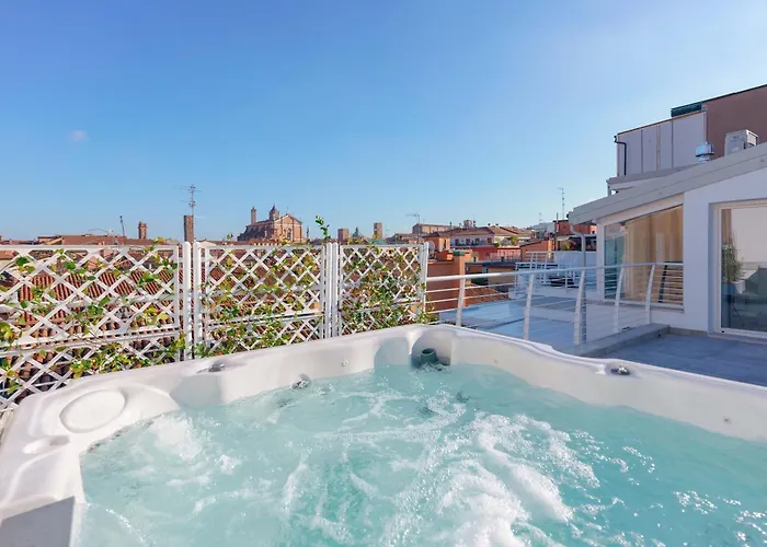 The Rooftop - Panoramic View With Jacuzzi Bologna