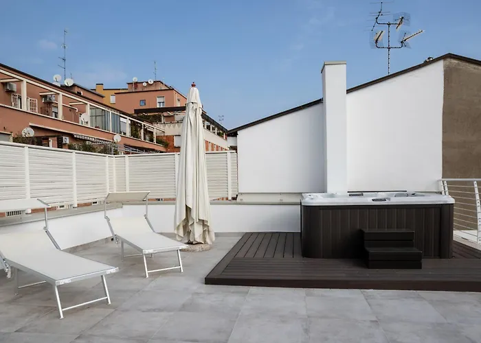 The Rooftop - Panoramic View With Jacuzzi Bologna