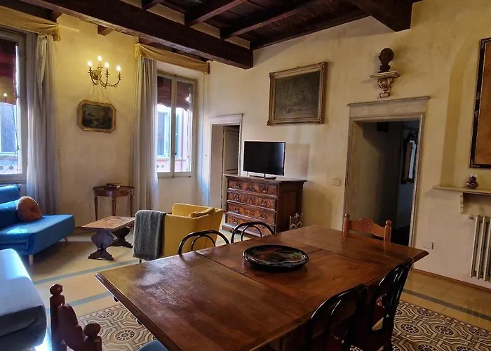Central Elegant Apartment - Liberty House Bologna