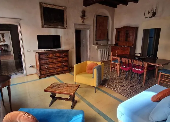 Central Elegant Apartment - Liberty House Bologna