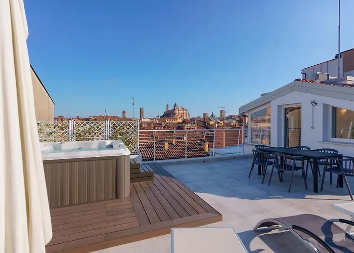 The Rooftop - Panoramic View With Jacuzzi Bologna