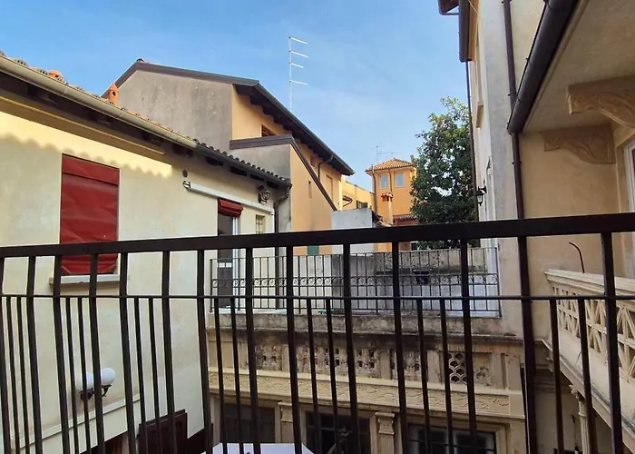 Bologna's Old Town Nouveau&Déco apartment
