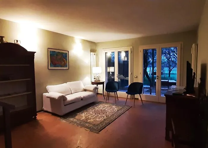 Il Fienile, casa vacanza in campagna, a 6 chilometri da Bologna centro e 1 chilometro da Bologna Fiera, con parcheggio privato e giardino privato