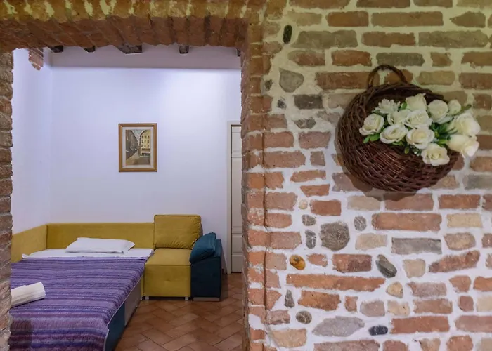 De'Gombruti, Bologna By Short Holidays