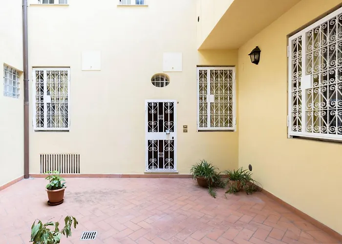 De'Gombruti, Bologna By Short Holidays