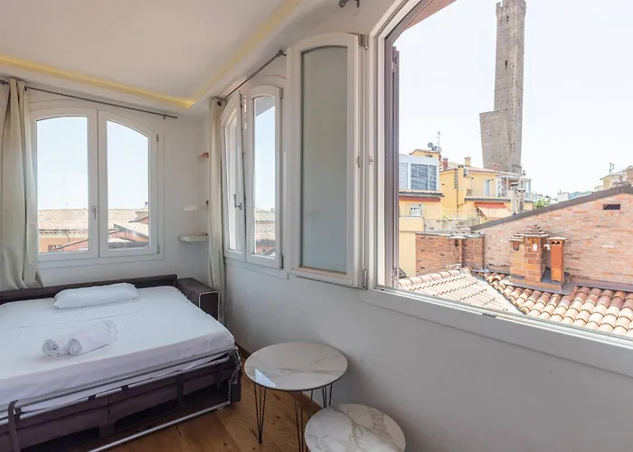 Asinelli, Bologna By Short Holidays