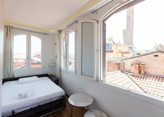 Asinelli, Bologna By Short Holidays