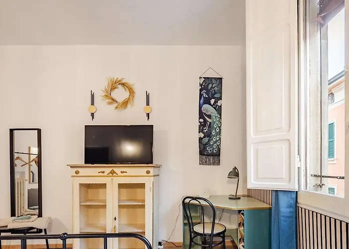 Bologna's Old Town Nouveau&Déco apartment