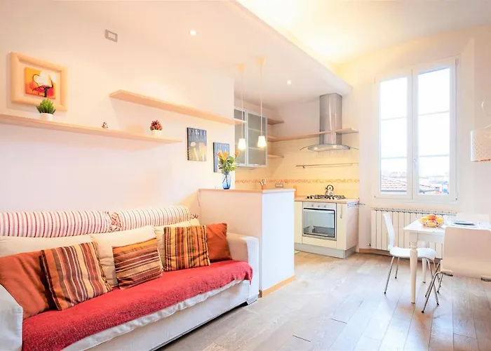 Guesthost - Skyline Central Apartment Bologna